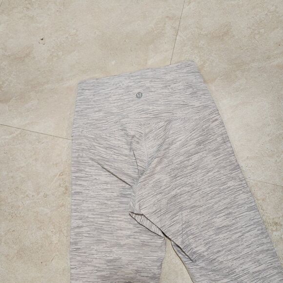 Lululemon Wunder Under Crop Womens Size 2 High Rise 21" Luxtreme Yoga Leggings - Picture 12 of 12